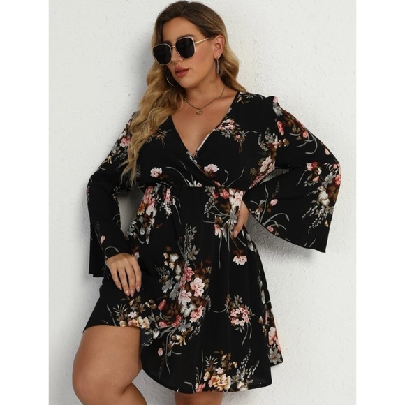 NWOT Black Floral Surplice V-Neck Bell Sleeve Dress 4XL - Picture 16 of 16